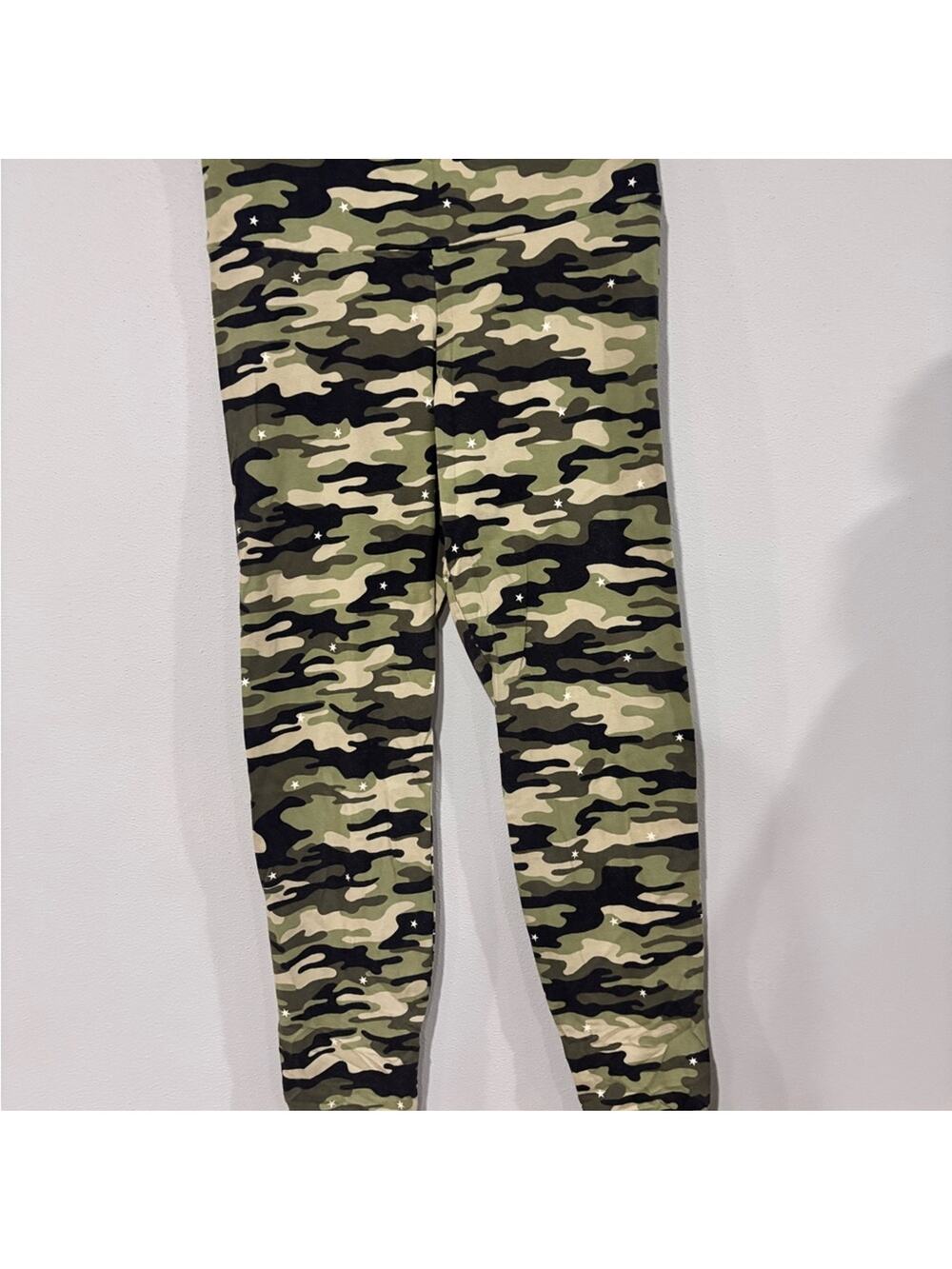 No Boundaries Green and Black Camo Leggings